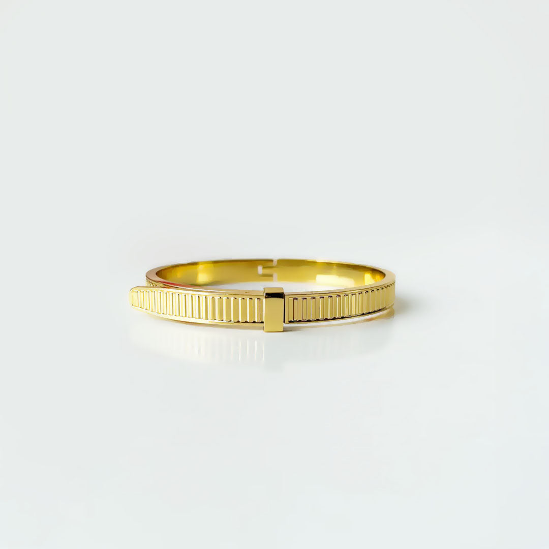 Luxe loop bangle bracelet