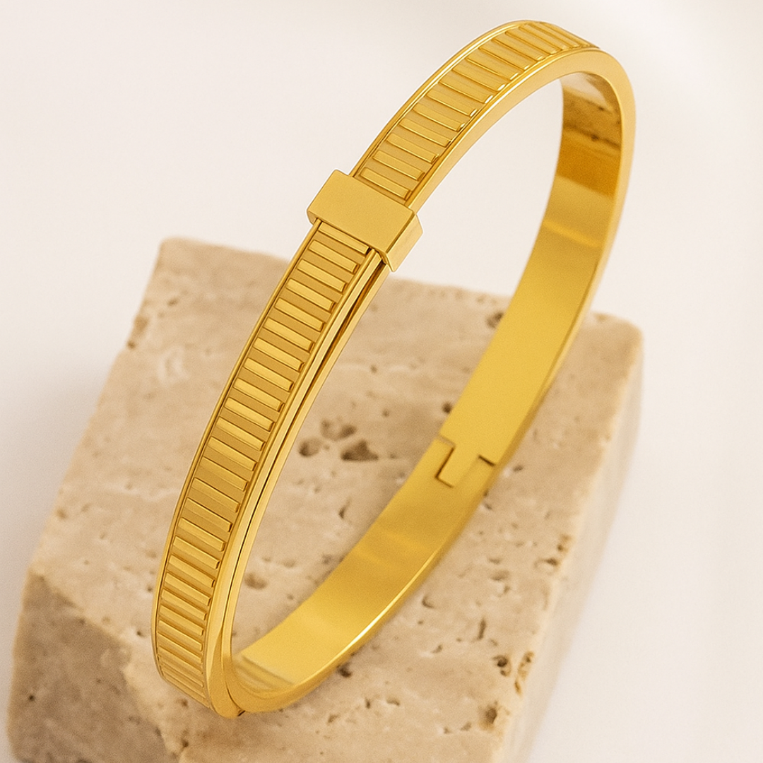 Luxe loop bangle bracelet