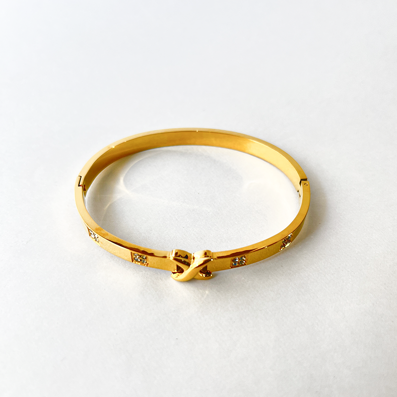 Interlocked Gold Bangle Kada