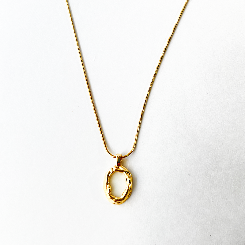 Majestic Oval Pendant Necklace